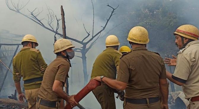 আগুন নারকেলডাঙার ছাগলপট্টিতে