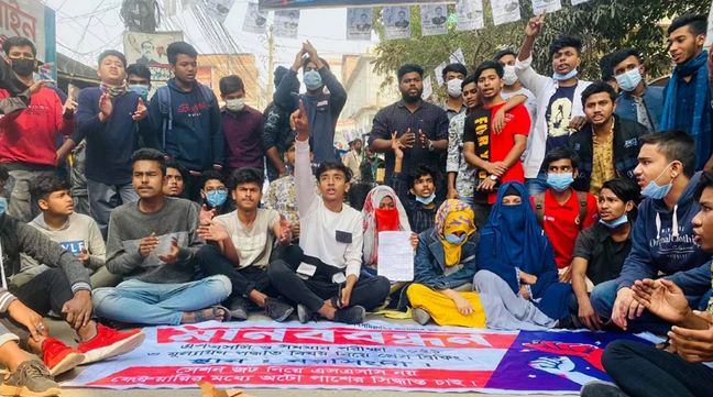 এসএসসিতে ‘অটোপাসের’ দাবি শিক্ষার্থীদের এসএসসিতে ‘অটোপাসের’ দাবি শিক্ষার্থীদের