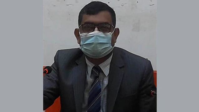  প্রথম করোনার টিকা নেবেন জেলা প্রশাসক 