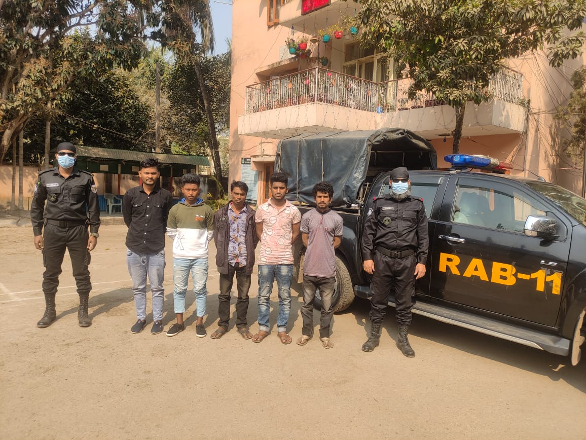 র্যাবে পৃথক অভিযানে ৫ মাদক ব্যবসায়ী গ্রেফতার র্যাবে পৃথক অভিযানে ৫ মাদক ব্যবসায়ী গ্রেফতার