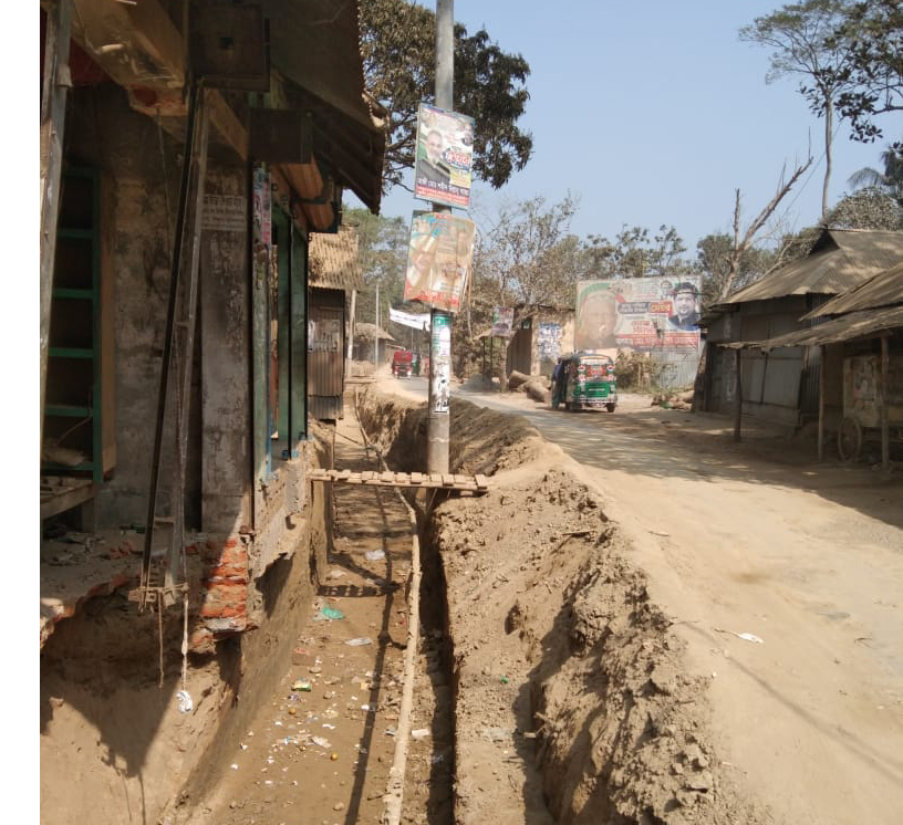 ‘পল্লী বিদ্যুৎ তিনটি খুঁটি এখন মরণ ফাঁদ’ ‘পল্লী বিদ্যুৎ তিনটি খুঁটি এখন মরণ ফাঁদ’