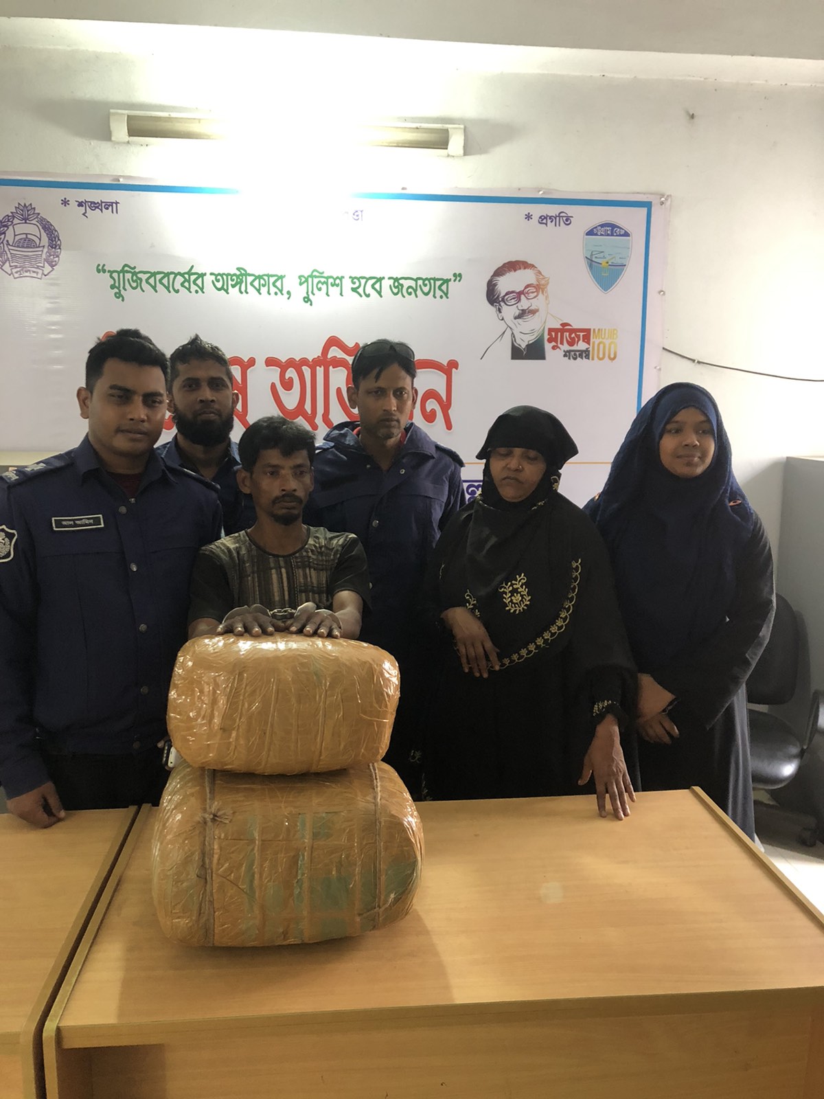 বুড়িচংয়ে পুলিশের অভিযানে ১৫ কেজি গাঁজাসহ  দুইজন আটক 
