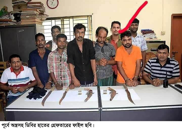 আটকের পর জানা গেলো মসজিদ কমিটির সভাপতি ছিলো ডাকাত