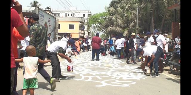 বিশ্ব রেকর্ড গড়তে দীর্ঘতম আলপনা আঁকা শুরু