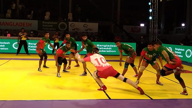 পোল্যান্ডকে দাঁড়াতেই দেয়নি বাংলাদেশ