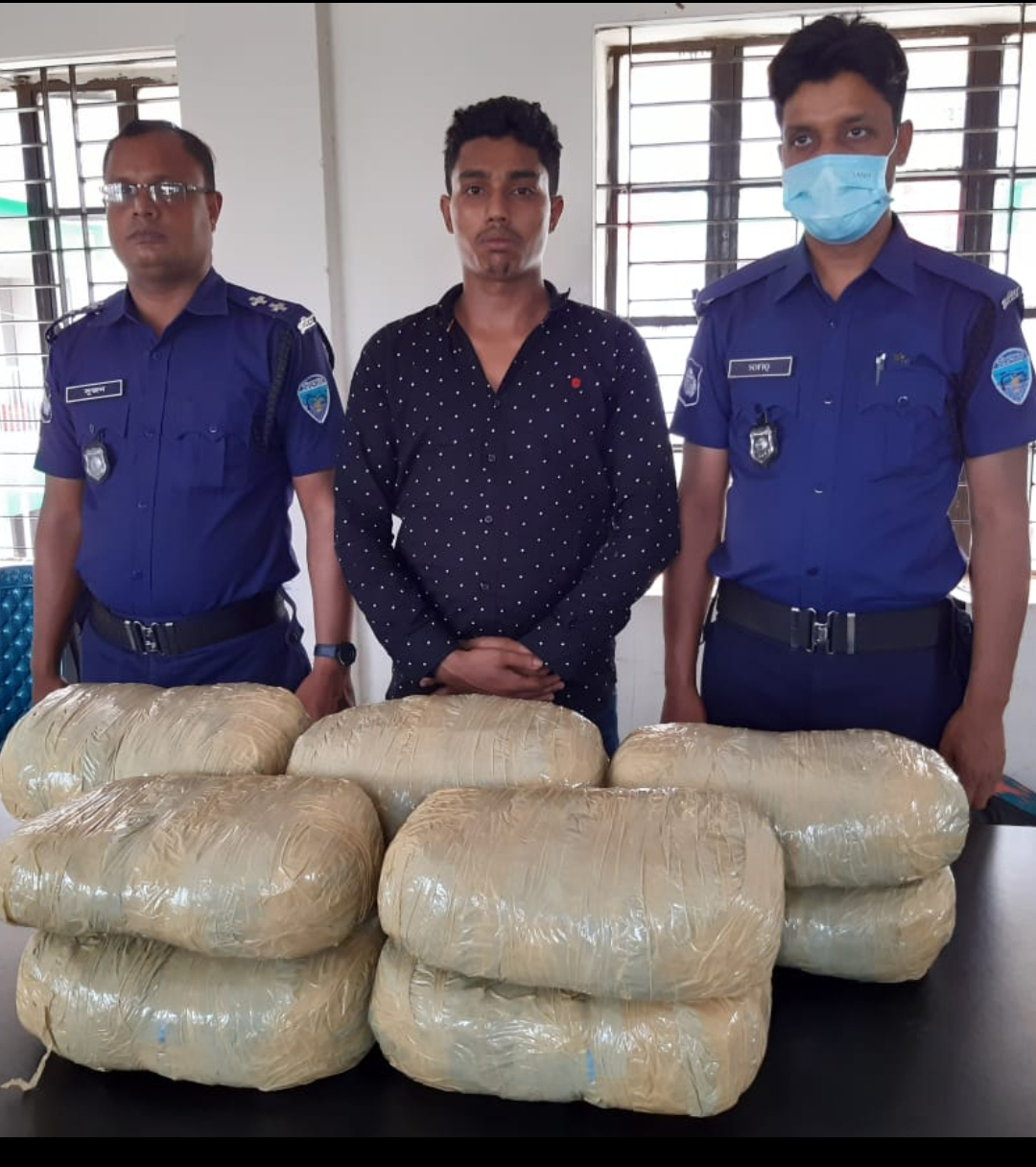 কুমিল্লা সদর দক্ষিণে ২০ কেজি গাঁজাসহ এক যুবক গ্রেফতার