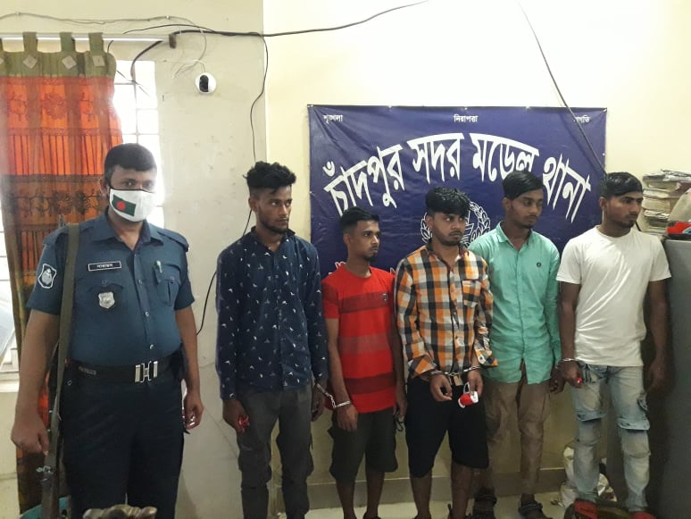 চাঁদপুরে আন্তঃ জেলা চোর চক্রের ৫ সদস্য আটক চাঁদপুরে আন্তঃ জেলা চোর চক্রের ৫ সদস্য আটক