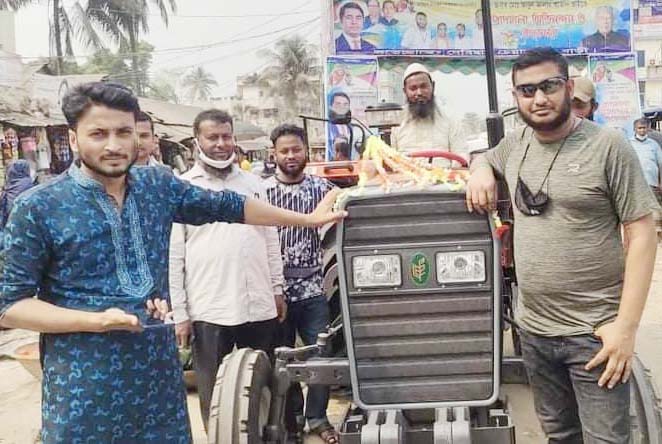 দেবীদ্বারে কৃষকদের ট্রাক্টর কিনে দিলেন ডা. ফেরদৌস