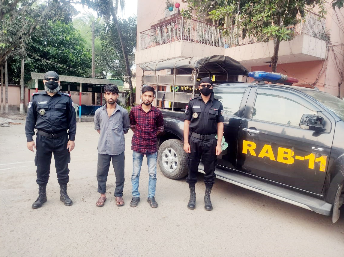 লবণের ট্রাকে ২১ হাজার ইয়াবা! লবণের ট্রাকে ২১ হাজার ইয়াবা!
