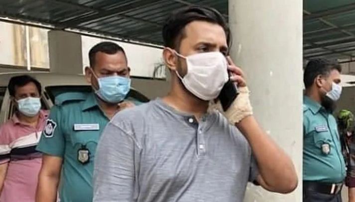 হাতিরঝিলে প্রাইভেটকারে নারীর লাশ, পুলিশ হেফাজতে স্বামী