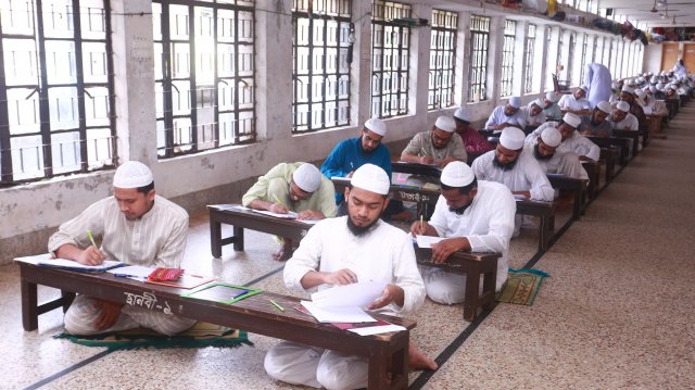 লকডাউনেও চলবে দাওরায়ে হাদিস পরীক্ষা লকডাউনেও চলবে দাওরায়ে হাদিস পরীক্ষা