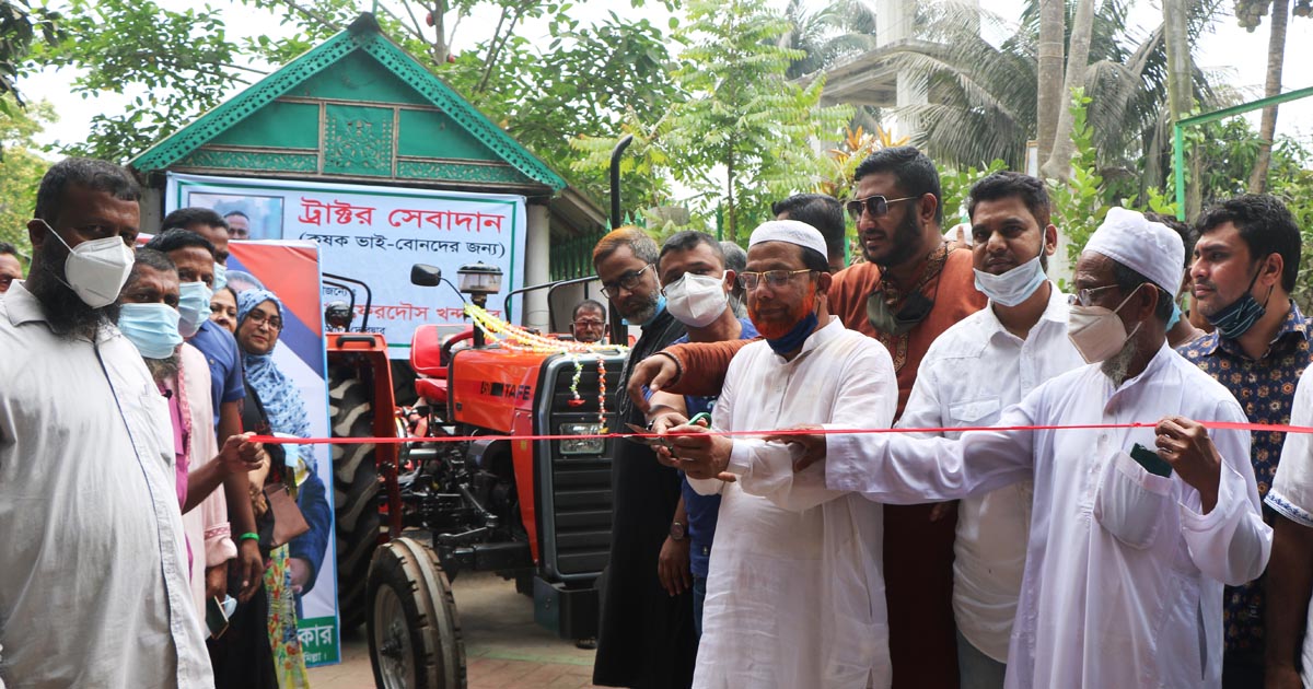 ডা.ফেরদৌস খন্দকারের ট্রাক্টর উপহার পেলেন কৃষকরা