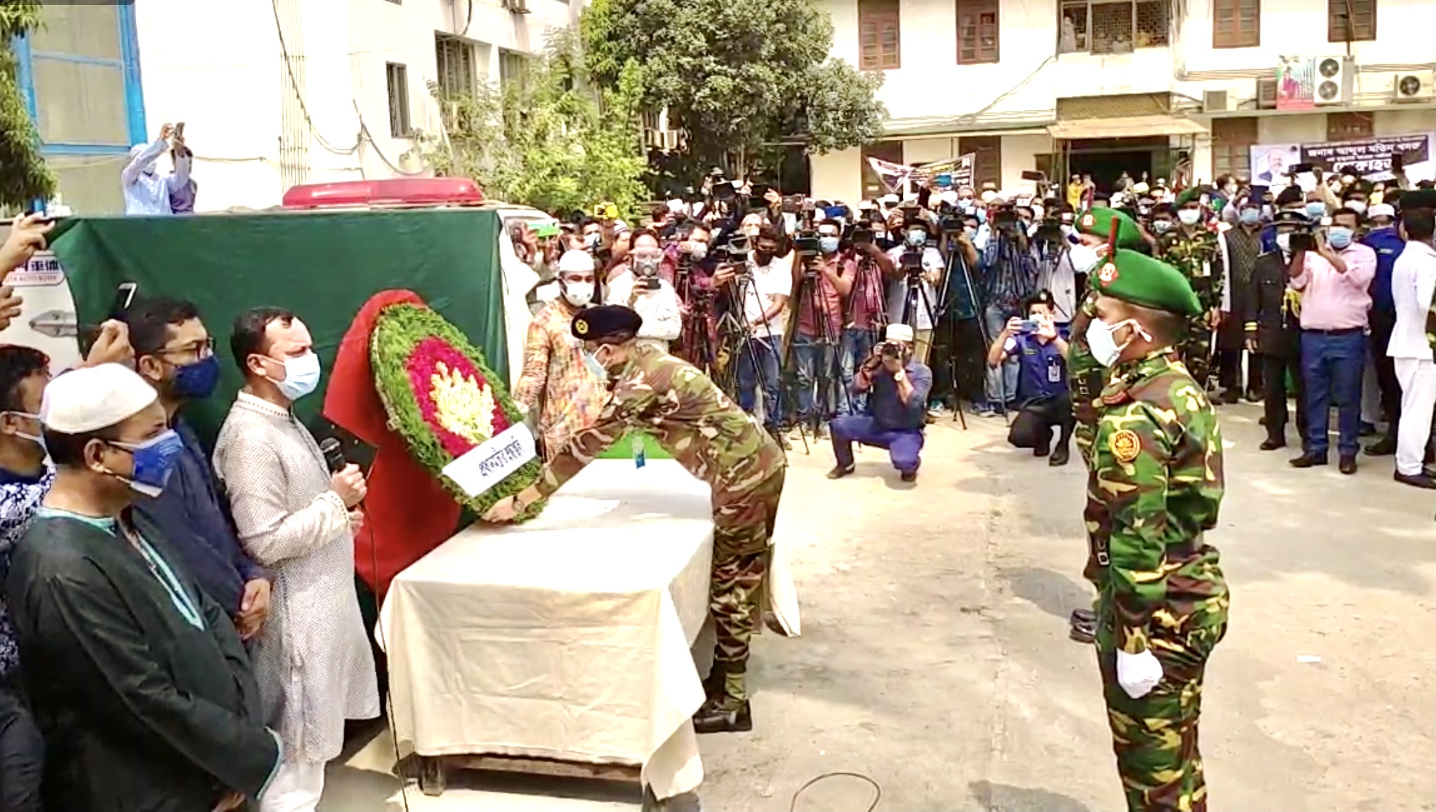 সুপ্রিম কোর্ট এলাকায় মতিন খসরুর দ্বিতীয় জানাজা সম্পন্ন