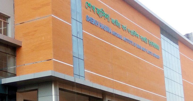 মাসহ পরিবারের ৫ সদস্যকে এসিডে ঝলসে দিলেন মাদকসেবী ছেলে 