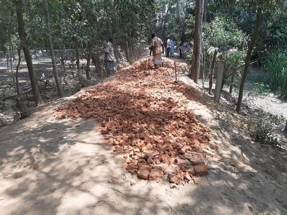 বুড়িচংয়ে ভাঙ্গাচুরা রাস্তা সংস্কার কাজ চালিয়ে যাচ্ছেন ইঞ্জিনিয়ার আলহাজ্ব জয়নাল আবেদীন বুড়িচংয়ে ভাঙ্গাচুরা রাস্তা সংস্কার কাজ চালিয়ে যাচ্ছেন ইঞ্জিনিয়ার আলহাজ্ব জয়নাল আবেদীন