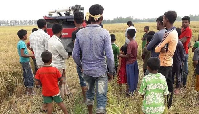 হারভেস্টার মেশিনের ধাক্কায় শিশুর মৃত্যু হারভেস্টার মেশিনের ধাক্কায় শিশুর মৃত্যু