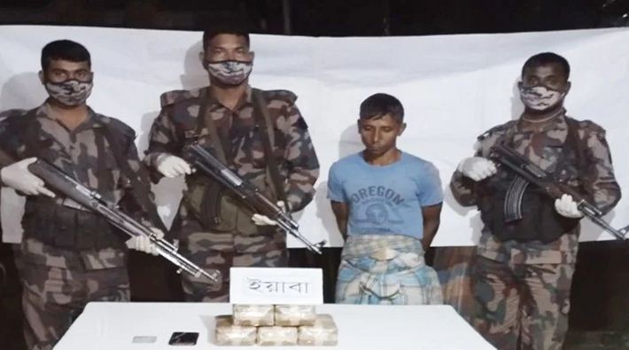 উখিয়ায় ৫০ হাজার ইয়াবাসহ যুবক আটক উখিয়ায় ৫০ হাজার ইয়াবাসহ যুবক আটক
