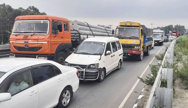 ২৪ ঘণ্টায় বঙ্গবন্ধু সেতুতে ২৬ হাজার যান পারাপার ২৪ ঘণ্টায় বঙ্গবন্ধু সেতুতে ২৬ হাজার যান পারাপার