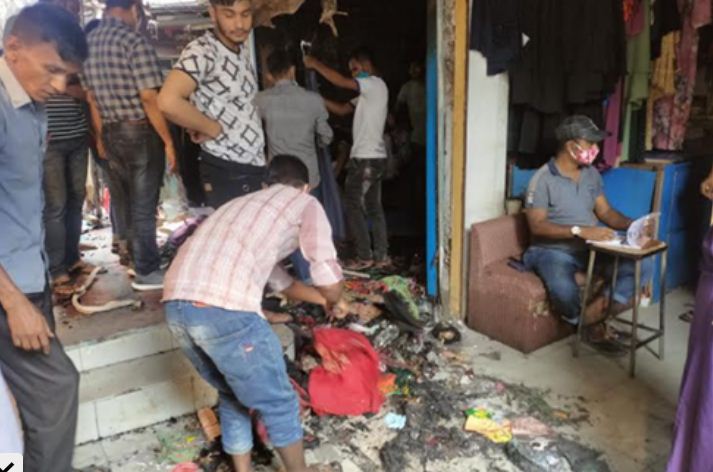 বগুড়ায় নিউ মার্কেটে আগুন বগুড়ায় নিউ মার্কেটে আগুন