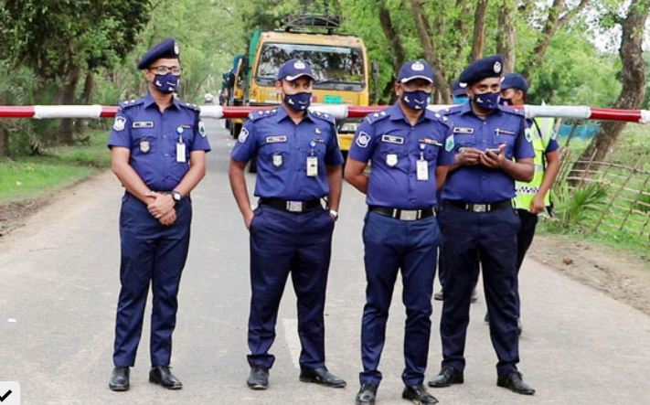 করোনা সংক্রমণ ঠেকাতে নওগাঁ-চাঁপাইনবাবগঞ্জ সীমান্তে সতর্ক অবস্থানে প্রশাসন