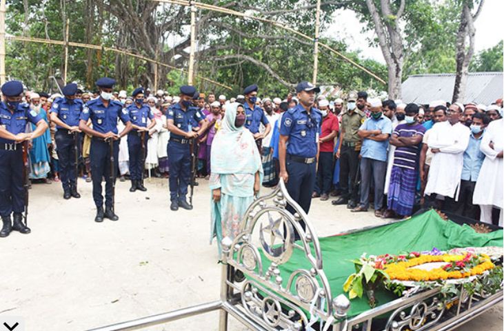 মুক্তিযোদ্ধা ইকরামুলের দাফন সম্পন্ন 