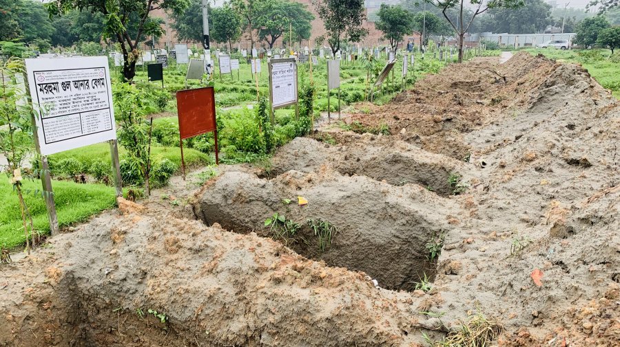 লাশের জন্য কবরের অপেক্ষা!