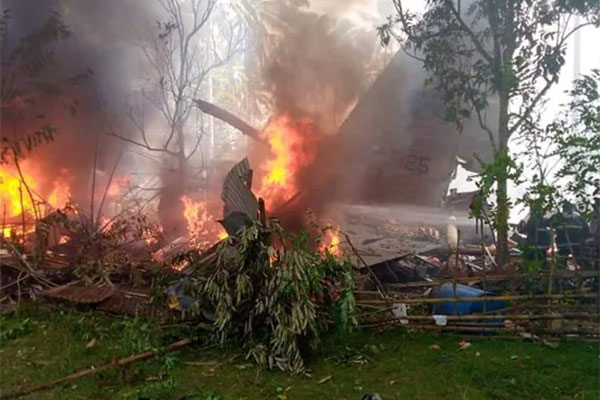 ফিলিপাইনে উড়োজাহাজ বিধ্বস্ত; ৪০ জনকে জীবিত উদ্ধার