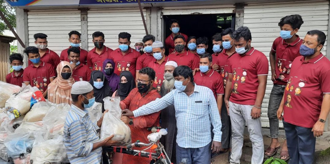 কুমিল্লা উত্তর জেলা স্বেচ্ছাসেবকলীগ নেতার উদ্যোগে ২শত পরিবারে খাদ্যসামগ্রী বিতরণ