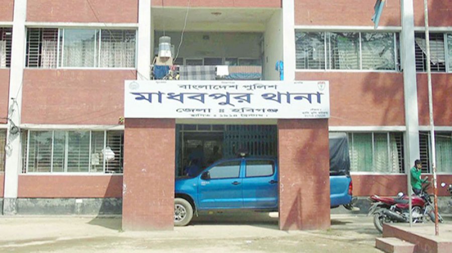 স্ত্রীকে কুপিয়ে হত্যার অভিযোগ, স্বামী পলাতক