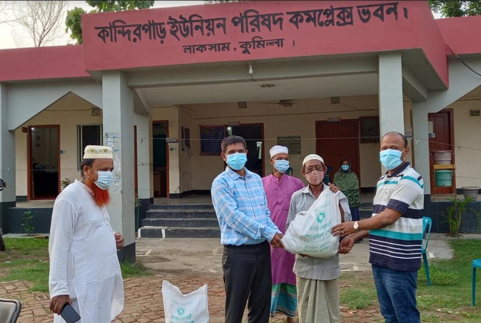 লাকসামে প্রধানমন্ত্রীর উপহার হিসেবে ২ হাজার পরিবারকে খাদ্য সহায়তা