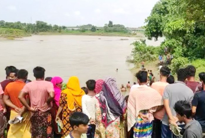 গোমতী নদীতে বল তুলতে গিয়ে নদীতে তলিয়ে গেল জিহাদ