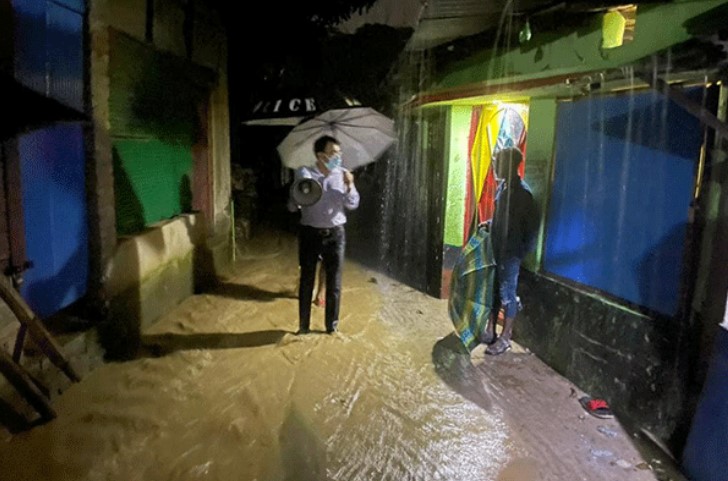 চট্টগ্রামে ঝুঁকিপূর্ণ পাহাড় থেকে ৯২ পরিবারকে স্থানান্তর