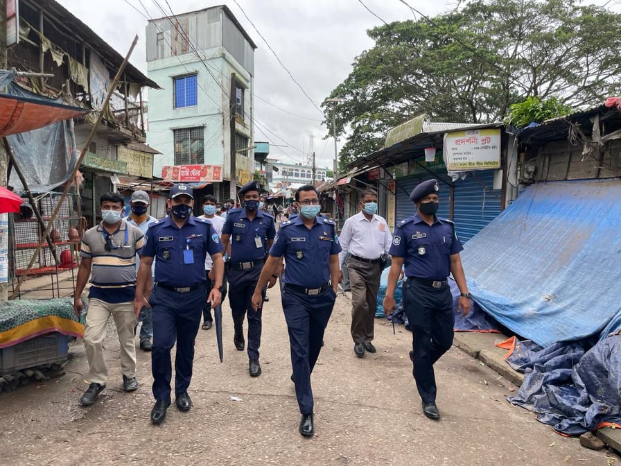 শিক্ষামন্ত্রী ডাঃ দিপু মনির নির্দেশে চাঁদপুর পৌর যুবলীগ মাঠে