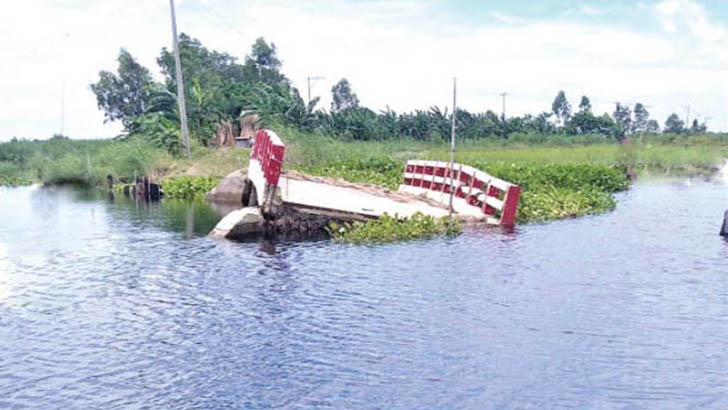 উদ্বোধনের আগেই সেতুতে ধস