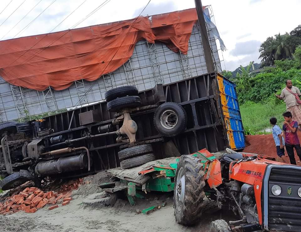 চান্দিনায় সড়ক দুর্ঘটনায় নিহত ৩