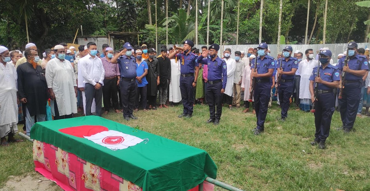 দেবীদ্বারে রাষ্ট্রীয় মর্যাদায় বীর মুক্তিযোদ্ধা হাজী আবদুল মতিন’র মরদেহ দাফন সম্পন্ন