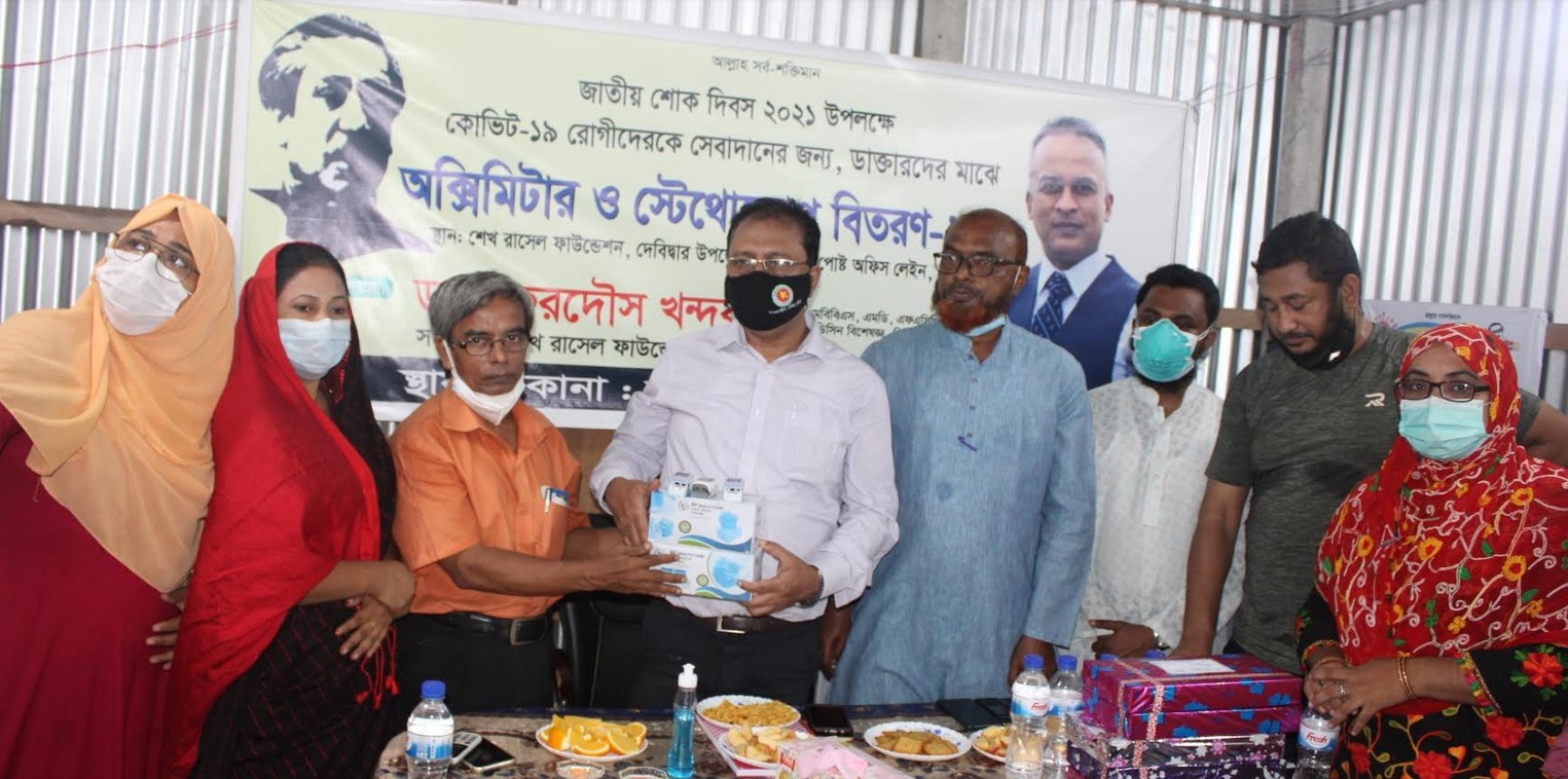 দেবীদ্বারে ডাঃ ফেরদৌস খন্দকারের উদ্যোগে ‘পাশে আছি কোভিড-১৯ সেবা’ মেডিকেল টিমকে চিকিৎসা সামগ্রী প্রদান