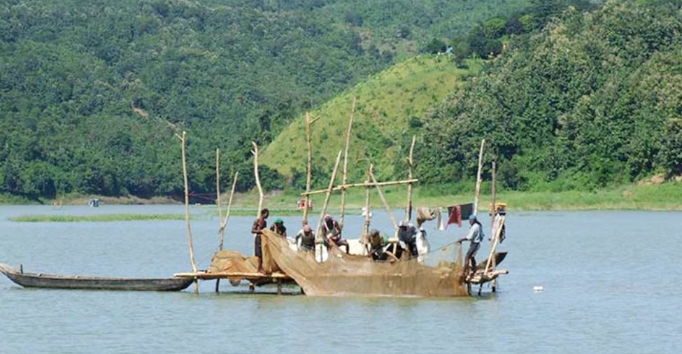 কাপ্তাই হ্রদে মাছ ধরায় নিষেধাজ্ঞা বাড়ল 