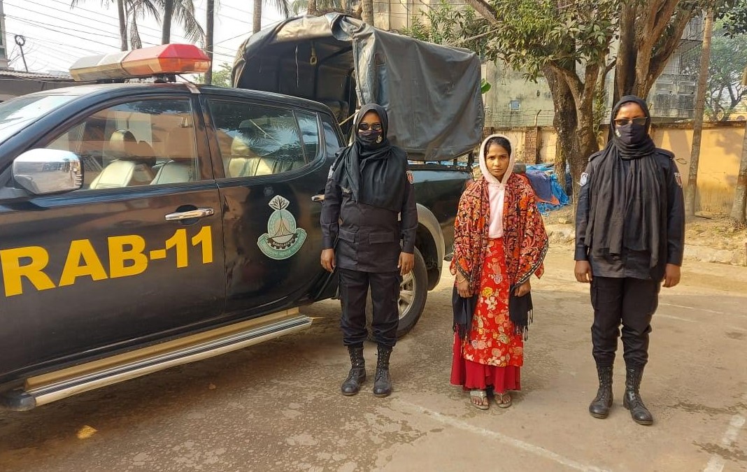 কুমিল্লায় ফেনসিডিলসহ নারী মাদক ব্যবসায়ী গ্রেপ্তার কুমিল্লায় ফেনসিডিলসহ নারী মাদক ব্যবসায়ী গ্রেপ্তার
