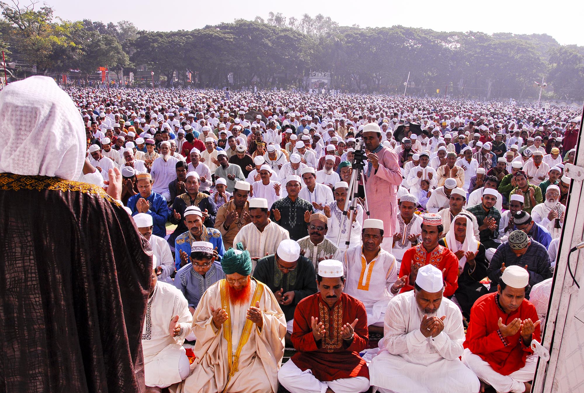 কুমিল্লা কেন্দ্রীয় ঈদগাহে সকাল সাড়ে ৮টায় ঈদের প্রধান জামাত