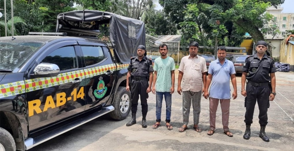 ব্রাহ্মণবাড়িয়ায় দুই প্রাইভেটকারে মিললো ৫০ কেজি গাঁজা, আটক ৩