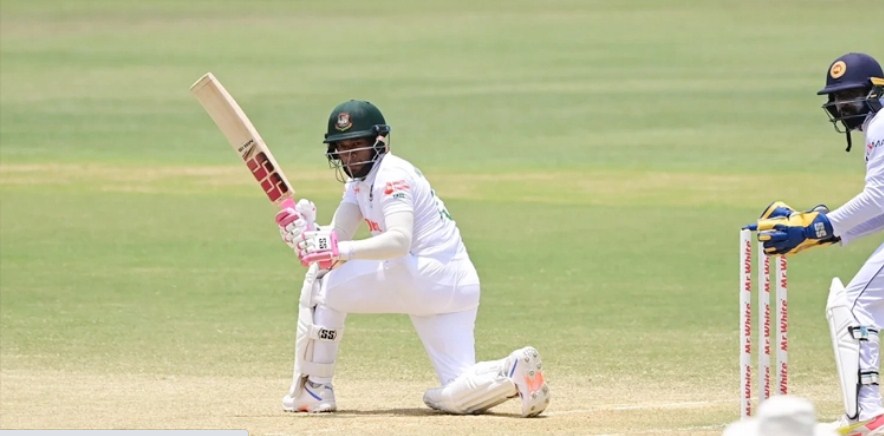 সুইপ খেলতে গিয়ে বোল্ড হলেন সেঞ্চুরিয়ান মুশফিক