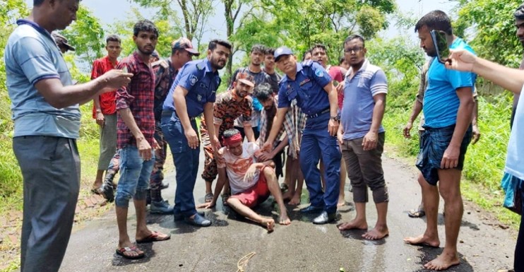 বান্দরবানে গাড়ি খাদে পড়ে বুয়েটের কর্মচারীসহ নিহত ২ 