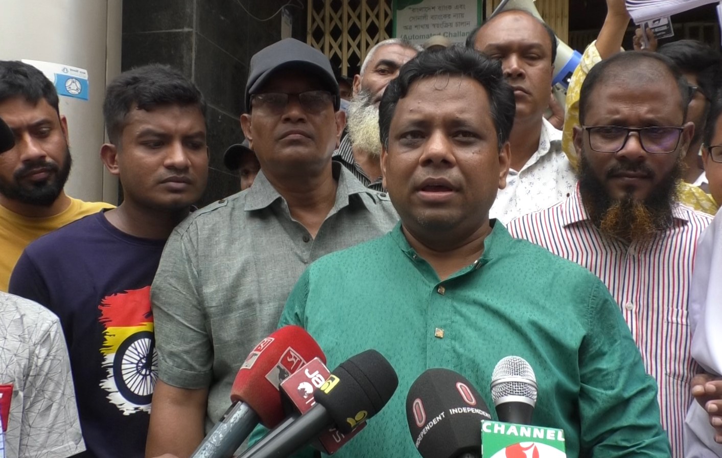 কুসিক নির্বাচন: প্রতিশ্রুতির পাশাপাশি প্রার্থীদের নানান অভিযোগ