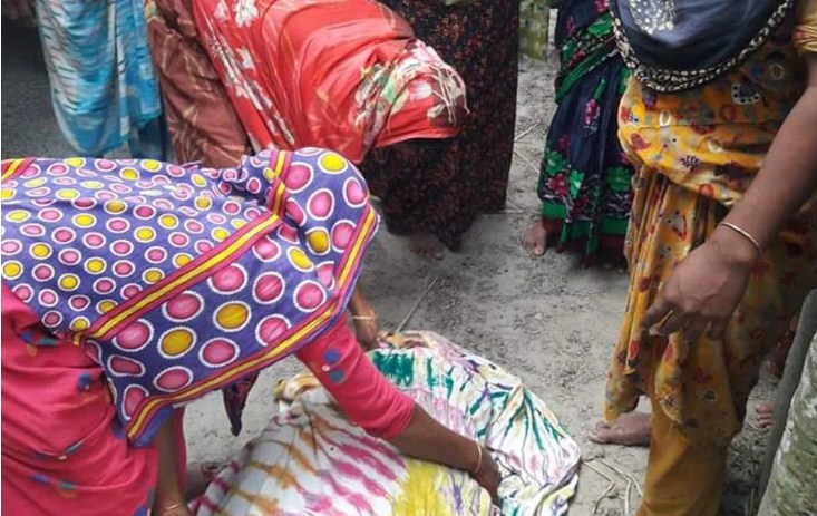 চিকিৎসকের কাছে যাওয়ার পথে নারীর মৃত্যু, স্বামী-সন্তান হাসপাতালে ভর্তি