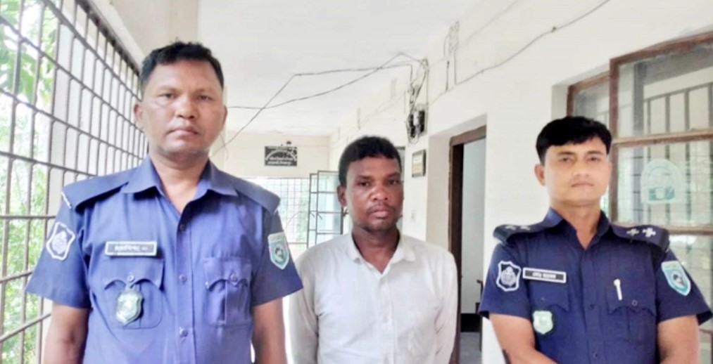 দিনাজপুরে মদ্যপ স্বামীকে পুলিশে দিলেন স্ত্রী 