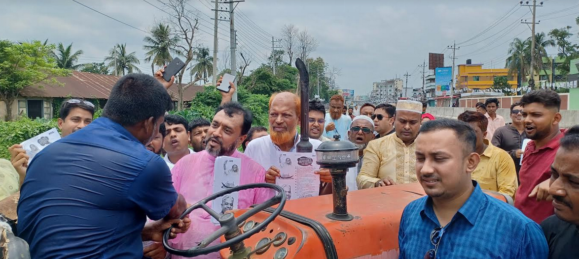 
রিফাতের নৌকার প্রচারণায় নাঙ্গলকোট উপজেলা আওয়ামীলীগ