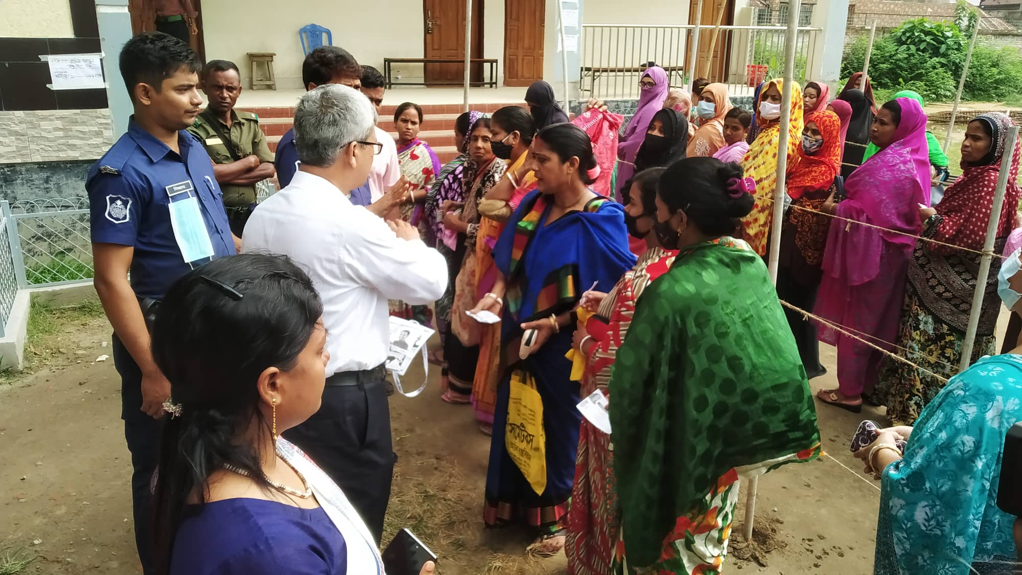 কুমিল্লা সিটি করপোরেশন নির্বাচনে ভোটগ্রহণ চলছে