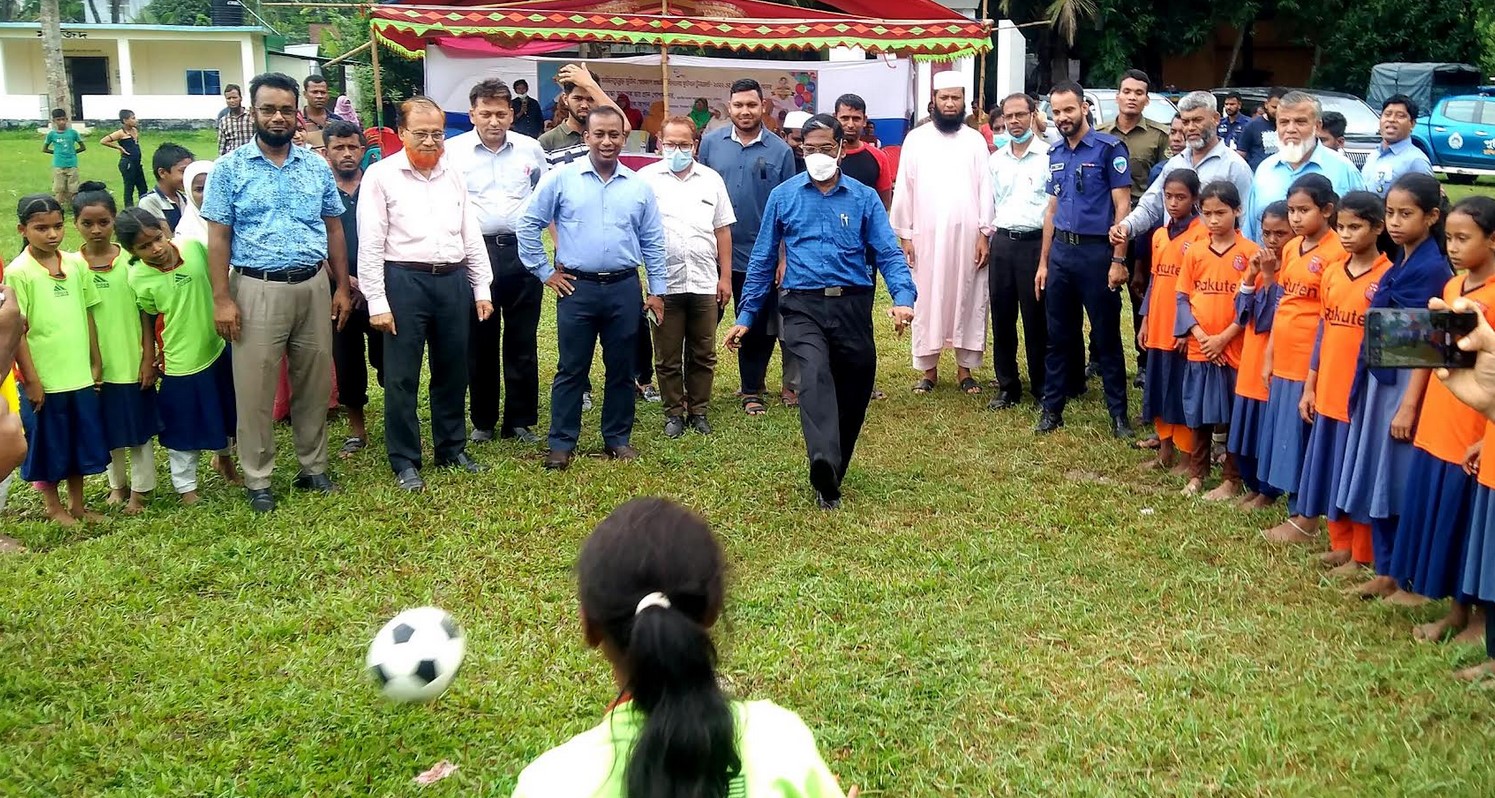 চান্দিনায় বঙ্গবন্ধু ও বঙ্গমাতা গোল্ড কাপ ফুটবল টুর্ণামেন্টের উদ্বোধন