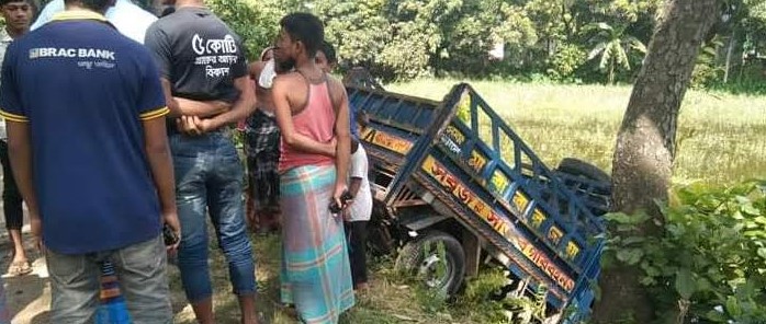 দেবীদ্বারে সড়ক দূর্ঘটনায় ঝরল ২ প্রাণ; জীবন মরন সন্ধিক্ষনে আরো ২ জন